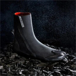 Mystic Supreme 5mm Split Toe Boots 9 Mystic Supreme 5mm Split Toe Boots -Mystic Shop 31736 202220Mystic20Supreme205mm20Split20Toe20Boots2020003320 20Black20Lifestyle202.2000x2000