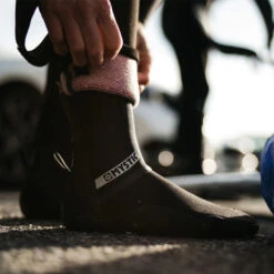 Mystic Majestic 5mm Split Toe Boots -Mystic Shop 31737 202220Mystic20Majestic205mm20Split20Toe20Boots2020003420 20Black20Lifestyle202.2000x2000