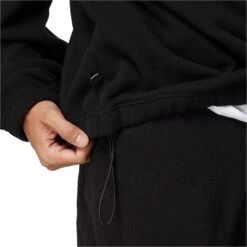 Mystic The Heat Box Crew -Mystic Shop 41720 202220Mystic20Mens20The20Heat20Box20Crew2035104.23005120 20Black20Model20Close20Up202.2000x2000