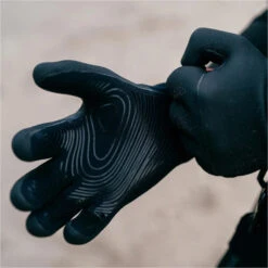 Mystic Supreme 4mm Precurved Gloves 16 Mystic Supreme 4mm Precurved Gloves -Mystic Shop 42053 202220Mystic20Supreme204mm20Precurved20Gloves2035015.23002620 20Black20Lifestyle202.2000x2000