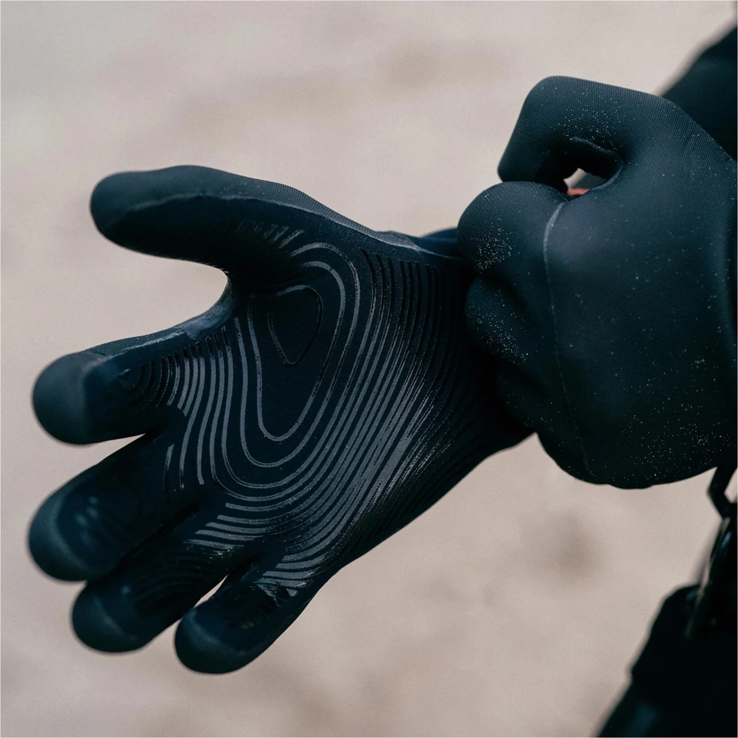 Mystic Supreme 4mm Precurved Gloves 9 Mystic Supreme 4mm Precurved Gloves - Image 7