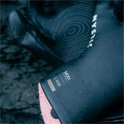 Mystic Supreme 5mm Lobster Gloves -Mystic Shop 42054 202220Mystic20Supreme205mm20Lobster20Gloves2035015.23002520 20Black20Lifestyle203.2000x2000