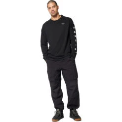 Mystic Mens Bolt Long Sleeve Tee -Mystic Shop 43907 202320Mystic20Mens20Bolt20Long20Sleeve20Tee2035105.23015120 20Black front.2000x2000