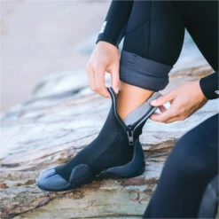 Legend 5mm Zipped Round Toe Boots -Mystic Shop 44222 202320C Skins20Mens20Legend205mm20GBS20Zipped20Round20Toe20Boots20C BOLERTZ20 20Black20Charcoal20Lifestyle201.2000x2000