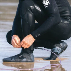 Session 5mm Round Toe Boots -Mystic Shop 44224 202320C Skins20Mens20Session205mm20GBS20Round20Toe20Boots20C BOSE5RT20 20Black20Charcoal20Lifestyle201.2000x2000