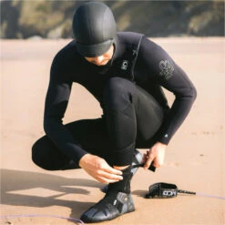 Session 7mm Round Toe Wetsuit Boots 11 Session 7mm Round Toe Wetsuit Boots -Mystic Shop 44225 202320C Skins20Session207mm20Round20Toe20Boots20C BOSE7RT20 20Black20Charcoal20Lifestyle201.2000x2000