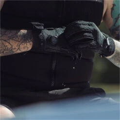 Radar Vapor-K Boa Inside-Out Wakeboarding Gloves -Mystic Shop 44359 202320Radar20Vapor K20Boa20Inside Out20Wakeboarding20Gloves20R23GL VA K20 20Black20Shadow20Ariaprene20Lifestyle202.2000x2000