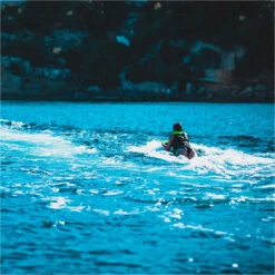 JOBE Slash Kneeboard -Mystic Shop 45207 202320Jobe20Slash20Kneeboard2025252200220 20Lime20Green20Lifestyle201.2000x2000