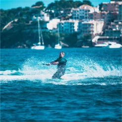 JOBE Slash Kneeboard Package -Mystic Shop 45211 202320Jobe20Slash20Kneeboard20Package2025882200220 20Teal20Lifestyle203.2000x2000